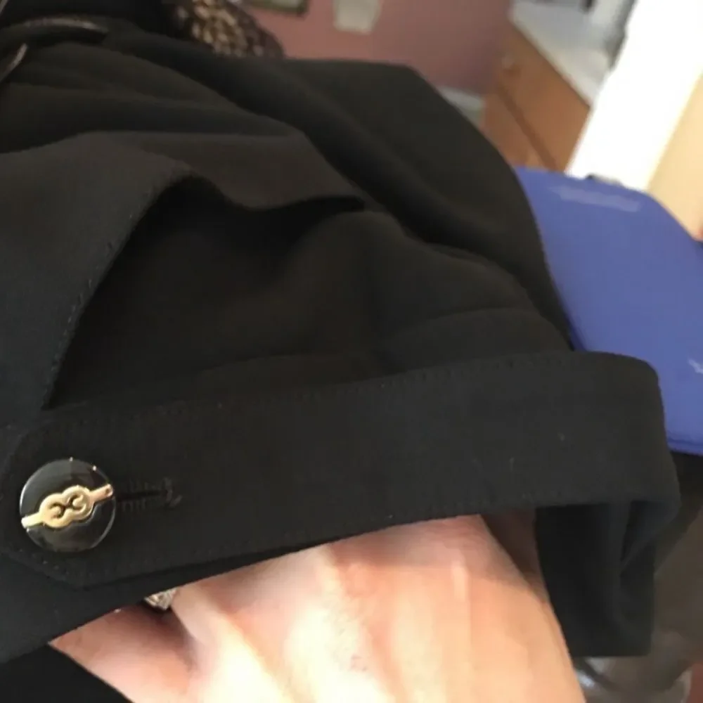 ESCADA pencil skirt with lovely buttons - Picture 6 of 8